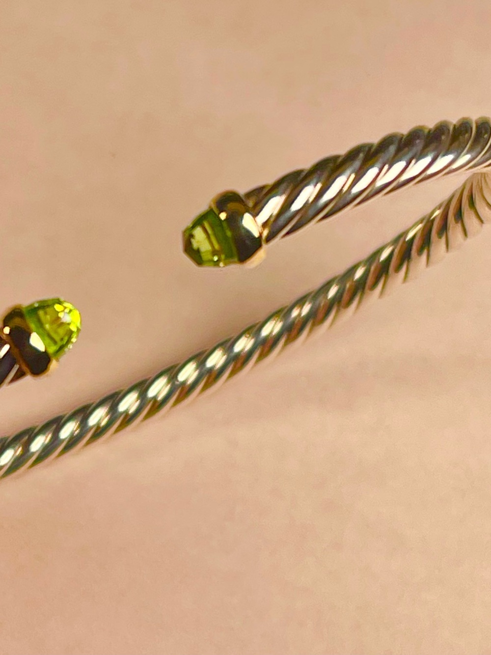 David Yurman cable flex bracelet silver with 14k and peridot, 4mm. Size medium - Picture 3 of 5